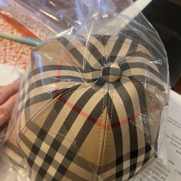 Like New Burberry Baseball Cap - Picture 4 of 9